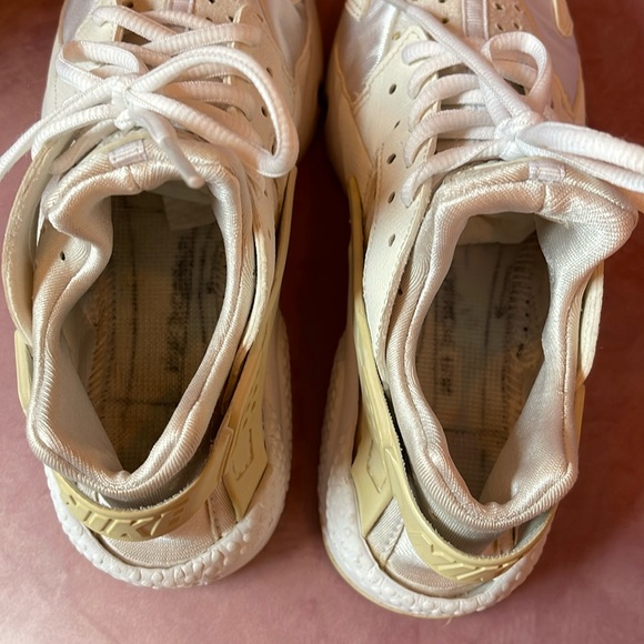 Woman’s White Nike Air White Platnum - Picture 9 of 17